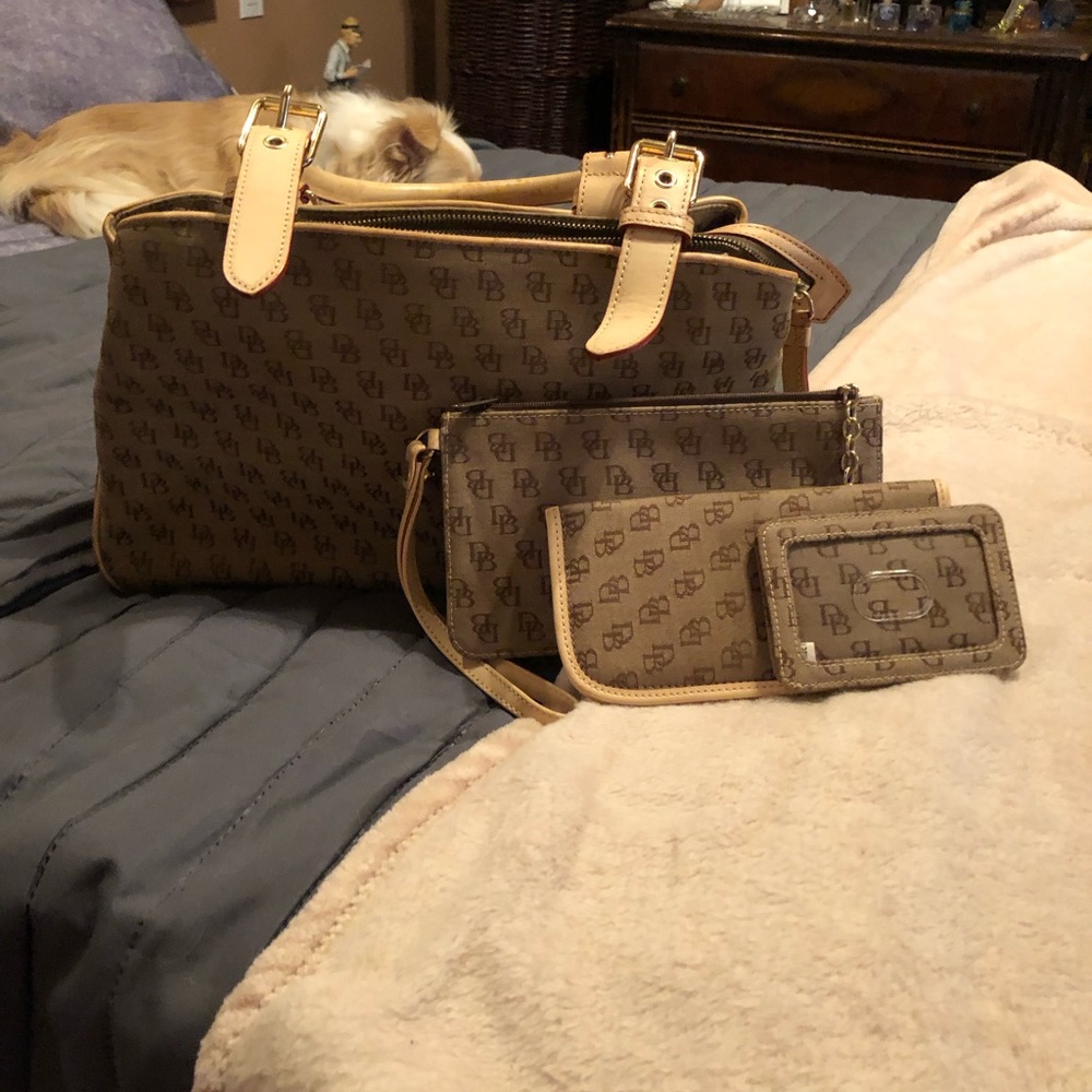 Dooney & Bourke Women Handbag, Large, Brown